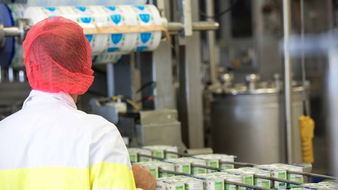 Les candidats potentiels ont pu, par une visite de l'usine de Yéo frais à Toulouse, appréhender le métier de conducteur de machines.