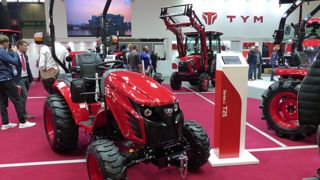 Le Tym T25 offre un nouveau design (transmission hydrostatique à deux gammes et motorisation Yanmar de 24,7 ch) 