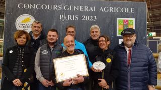 L'agneau IGP des Pyrénées a remporté sa première médaille d'or au Concours général agricole. De Gauche à droite, Fabienne Gilot, directrice de la Copyc, Stéphane Gay, directeur d'Arterris, Thomas Vernochet, représentant de la maison Jucla, Remi Canellas, conseiller en agro-environnement au conseil départemental de la Haute-Garonne, Jean François Layrisse, président de la Copyc, Didier Canalis, président d'Arterris, Newly Gelle, éleveuse, Bernard Bagnéris, vice-président du conseil départemental L'agneau IGP des Pyrénées a remporté sa première médaille d'or au Concours général agricole. De Gauche à droite, Fabienne Gilot, directrice de la Copyc, Stéphane Gay, directeur d'Arterris, Thomas Vernochet, représentant de la maison Jucla, Remi Canellas, conseiller en agro-environnement au conseil départemental de la Haute-Garonne, Jean François Layrisse, président de la Copyc, Didier Canalis, président d'Arterris, Newly Gelle, éleveuse, Bernard Bagnéris, vice-président du conseil départemental