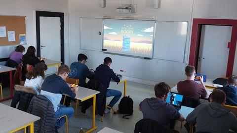 Thomas Baradel, professeur du lycée agricole et viticole de Rouffach en Alsace, se sert du jeu vidéo pour faire comprendre à ses élèves les effets complexes d'une exploitation agricole sur son environnement.