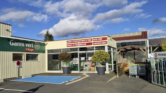 Le site Eurea de Saint-Paulien (Haute-Loire), constitué d'un dépôt agricole et d'une jardinerie réaménagée, a rouvert ses portes mercredi 15 mars.