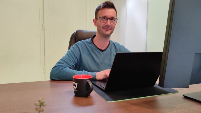 Jonathan Thevenet, directeur d'Asfona, présente le nouveau parcours TC conçu avec son équipe.