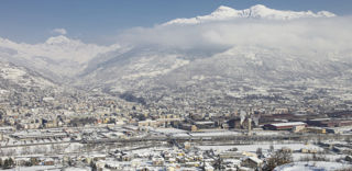 La vallée d'Aoste est une région italienne qui reste encore largement francophone. La vallée d'Aoste est une région italienne qui reste encore largement francophone.
