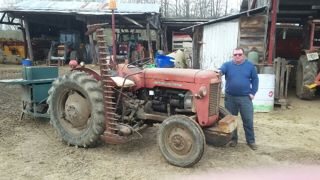 Le vieux Massey Ferguson de Jean-Paul Le Barbier a été verbalisé à 200 kilomètres de l'exploitation alors qu'il ne roule presque jamais. Le vieux Massey Ferguson de Jean-Paul Le Barbier a été verbalisé à 200 kilomètres de l'exploitation alors qu'il ne roule presque jamais.