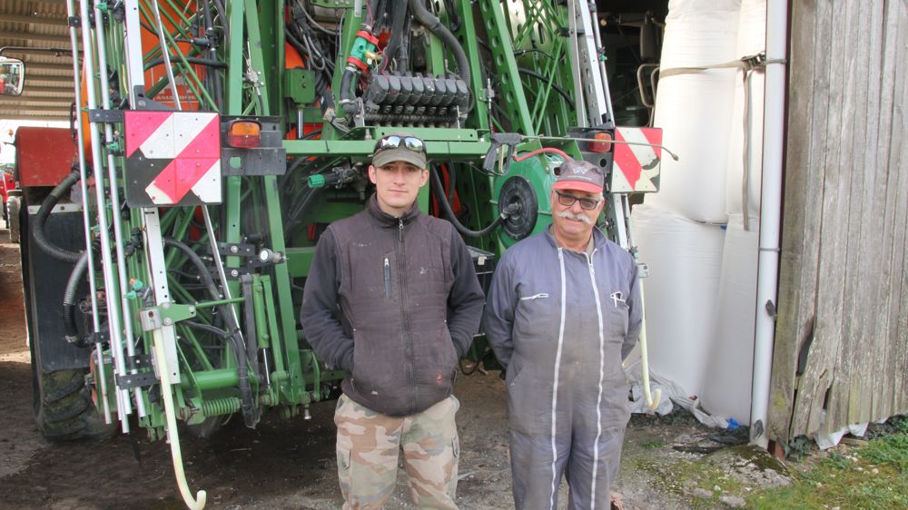 Robin Roy et son oncle Jean-Paul Martinaud ont opté pour la solution de traçabilité 365FarmNet. Robin Roy et son oncle Jean-Paul Martinaud ont opté pour la solution de traçabilité 365FarmNet.