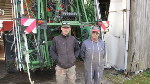 Robin Roy et son oncle Jean-Paul Martinaud ont opté pour la solution de traçabilité 365FarmNet. Robin Roy et son oncle Jean-Paul Martinaud ont opté pour la solution de traçabilité 365FarmNet.