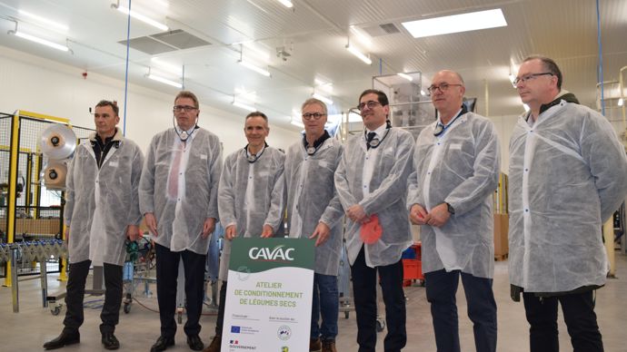 L'usine de conditionnement de légumes secs a été inaugurée par (de g. à dr.) Olivier Joreau, DG adjoint de la Cavac, Gérard Gavory, préfet de la Vendée, Jacques Bourgeais, DG de la Cavac, Franck Bluteau, président délégué de la Cavac, Didier Mandelli, sénateur de Vendée, Jean-Luc Caquineau, président de l'OP légumes Cavac et Patrice Millon (Draaf des Pays de la Loire).