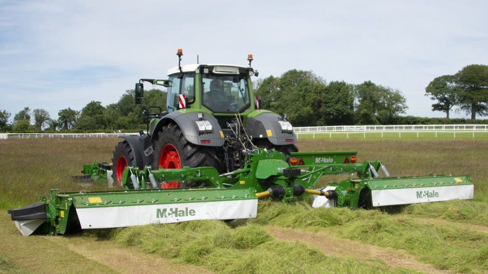 Le groupe de fauche McHale B9600 gagne 60 cm Le groupe de fauche McHale B9600 gagne 60 cm