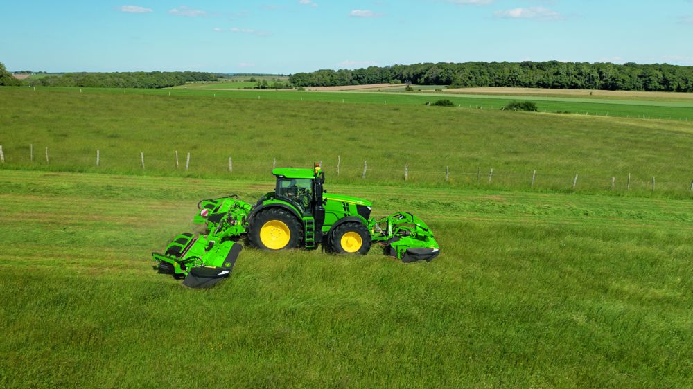 John Deere : la faucheuse papillon R930R élargit la gamme