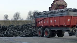 La collecte des pneus usagés est revenue à 90 € la tonne aux agriculteurs. La collecte des pneus usagés est revenue à 90 € la tonne aux agriculteurs.