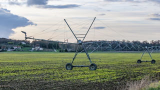 Plusieurs départements régulent les prélevements d'eau pour les activités agricoles. Plusieurs départements régulent les prélevements d'eau pour les activités agricoles.