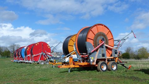 La flotte d’enrouleurs de la SARL RAC Services se compose de modèles des marques Irrifrance, RM et Beinlich. La flotte d’enrouleurs de la SARL RAC Services se compose de modèles des marques Irrifrance, RM et Beinlich.