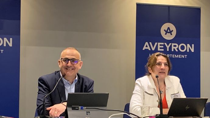 Laurent Stéfanini, directeur du pôle élevage d'Océalia, et Martine Cazin, de l'UNSCV, ont présenté leur étude réalisée dans le cadre de la formation Aristée, lors du congrès 2023 du Dirca du 28 au 30 avril à Rodez (Aveyron).