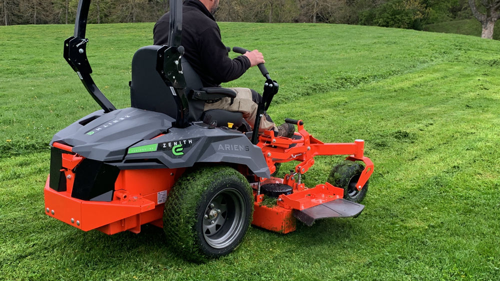 Zenith E d'Ariens : 4 blocs batteries amovibles et une tonte tout en souplesse