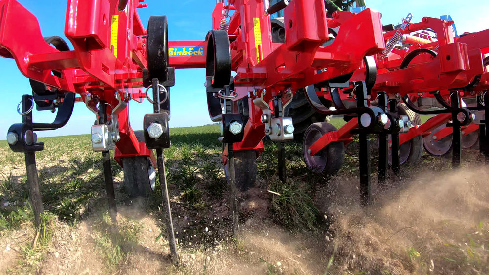 Einböck : un élément pour 2 interrangs différents sur la bineuse Chopstar-Verso