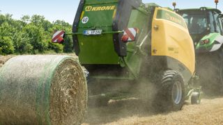 Krone propose désormais une cassette de 17 couteaux sur sa presse à balles rondes VariPack Plus. Krone propose désormais une cassette de 17 couteaux sur sa presse à balles rondes VariPack Plus.
