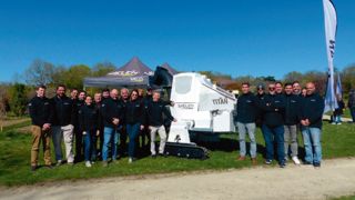 L’équipe Saelen autour du Titan sur le site de l’École Du Breuil, à Paris.