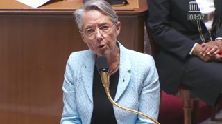 Elisabeth Borne affirme le "soutien sans faille" du gouvernement aux éleveurs après le rapport très commenté de la Cour des comptes. Elisabeth Borne affirme le "soutien sans faille" du gouvernement aux éleveurs après le rapport très commenté de la Cour des comptes.