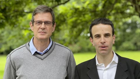 « Si la production devait se concentrer chez un nombre plus faible d’éleveurs, la nutrition animale a des solutions pour qu’ils puissent exprimer le plein potentiel de leurs animaux », souligne Hervé Vasseur (à g.), président de Nutrinoë, au côté du directeur de l'association, Sébastien Tauty.