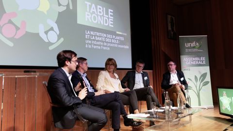 « Le gouvernement est décidé à nous accompagner », assurait Delphine Guey (au centre), présidente de l’Unifa, lors de l’assemblée générale de l’association, en présence, de gauche à droite, de Pierre Jérémie, directeur adjoint du cabinet de la ministre de la Transition énergétique, Dominique Chargé, président de La Coopération agricole, Benjamin Lammert, président de la Fop, et Benoît Piétrement, vice-président de l'AGPB et président de Novagrain.