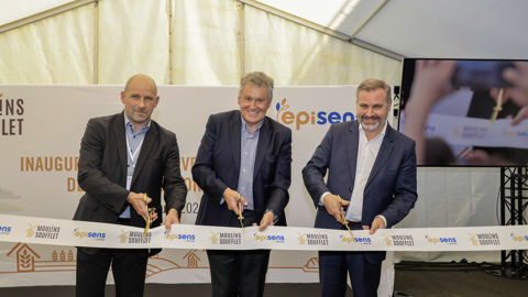 Jean-François Naudi, président d'Arterris et vice-président agro-alimentaire d'InVivo, Thierry Blandinières, directeur général d'InVivo, et Bertrand Guilloteau, directeur général de Moulins Soufflet, ont inauguré le nouvel outil de Moulins Soufflet, mercredi 14 juin, à Corbeil-Essonnes (Essonne).