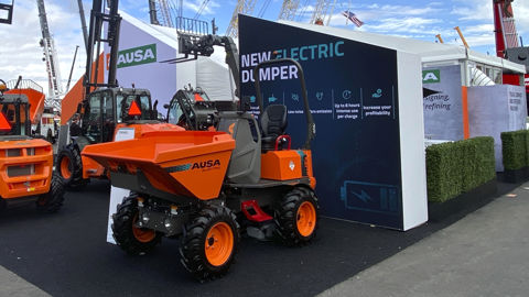 Ausa a présenté son minidumper électrique D151AEG sur le salon américain Conexpo. Ausa a présenté son minidumper électrique D151AEG sur le salon américain Conexpo.