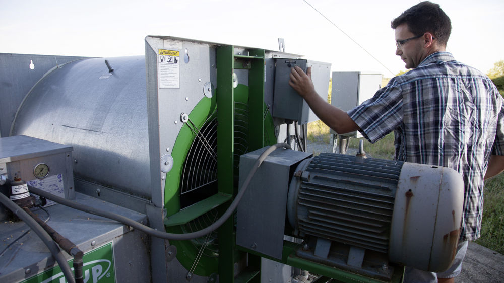 La ventilation permet de refroidir la température des céréales stockées et ainsi conserver leurs qualités nutritionnelles, sanitaires et technologiques. La ventilation permet de refroidir la température des céréales stockées et ainsi conserver leurs qualités nutritionnelles, sanitaires et technologiques.