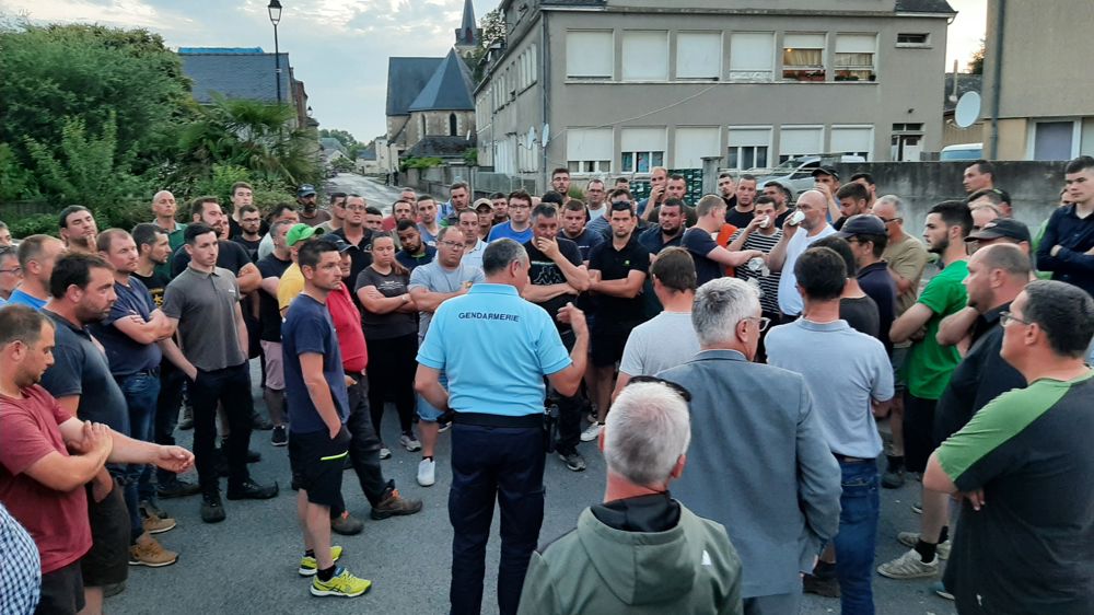 Lundi 19 juin 2023 dans le Maine-et-Loire, la FNEDT dénonce l'impuissance des agriculteurs face aux vols à répétition de leurs équipements.
