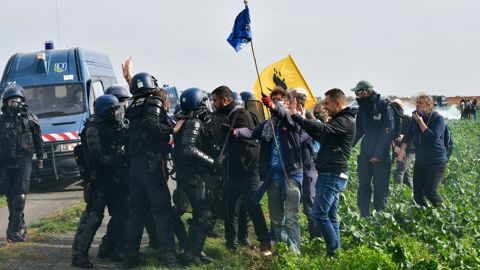 La FNSEA, la Coordination rurale, le Modef et la Confédération paysanne ont tous réagi à la dissolution des Soulèvements de la Terre. La FNSEA, la Coordination rurale, le Modef et la Confédération paysanne ont tous réagi à la dissolution des Soulèvements de la Terre.