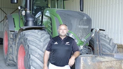 Xavier Broquet, le gérant de l’EARL des Limons (Yvelines), a dû repenser son organisation de travail et investir dans du matériel porté repliable pour pallier les contraintes de la circulation en zone urbaine. Xavier Broquet, le gérant de l’EARL des Limons (Yvelines), a dû repenser son organisation de travail et investir dans du matériel porté repliable pour pallier les contraintes de la circulation en zone urbaine.