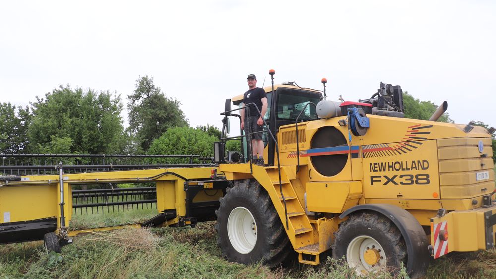 Matthieu Duplaix a remplacé son ancienne faucheuse automotrice par une ensileuse d’occasion qu'il a modifiée.