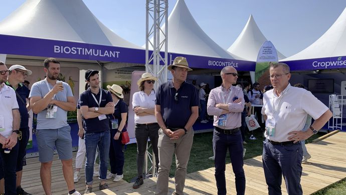 À l'occasion des Culturales mi-juin, quelques jours avant la clôture des candidatures, Yann Lamy, directeur de Négoce expansion, (2e à dr.) et le président François Claude Cholat (à dr.), avaient fait un point sur la deuxième édition du challenge Négoce-up'.