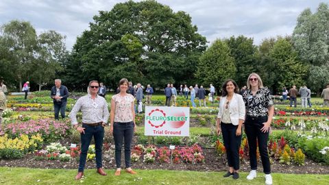 Chez Floranova (groupe Syngenta), les congressistes de Fleuroselect ont pu voir les points forts du programme d’hybridation, y compris les introductions pour 2024. Chez Floranova (groupe Syngenta), les congressistes de Fleuroselect ont pu voir les points forts du programme d’hybridation, y compris les introductions pour 2024.