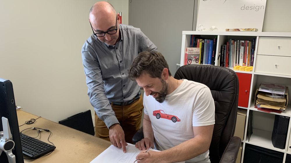 Arnaud Balduc et Cyrille Egon conceptualisent des pièces et des engins pour des constructeurs de machines agricoles.