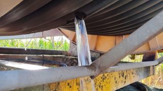 Un agriculteur de la Vienne a découvert le tuyau de son enrouleur scié à deux endroits alors qu'il le dépliait pour le mettre en route. Un agriculteur de la Vienne a découvert le tuyau de son enrouleur scié à deux endroits alors qu'il le dépliait pour le mettre en route.