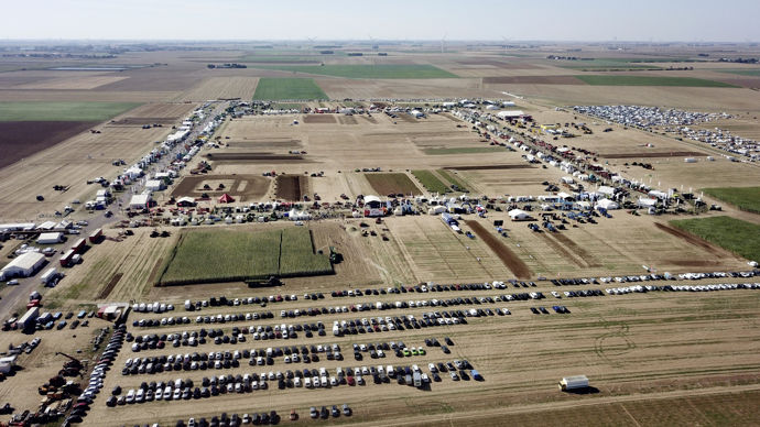 En cheminant sur une unique allée de circulation en boucle, les visiteurs pourront aller à la rencontre de nombreux constructeurs de matériel, mais aussi d'acteurs de l'agrofourniture et de la distribution agricole, et d'experts dans cinq thématiques.