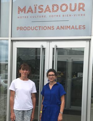 Responsable marketing agricole du groupe Maïsadour, Leslie Vivès (à dr.) est aussi cheffe de projet transmission-installation et travaille ce dossier avec Chantal Brèthes, élue référente et vice-présidente, et une équipe projet.