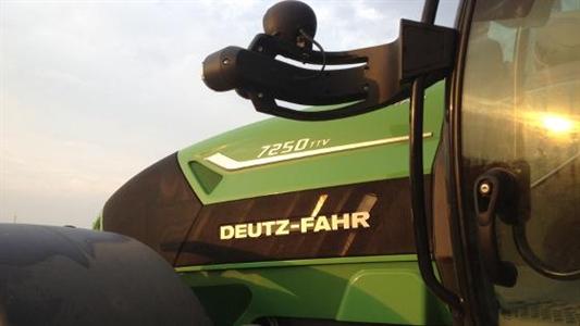 Le Deutz-Fahr Agrotron 7250 Ttv élu tracteur de l'année 2013 à l'Eima 2012