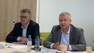 Paris, le 20 septembre 2023. Eric Thirouin, président de l'AGPB (à droite) et Philippe Heusele, sécrétaire général, présentent les prochains enjeux de la filière céréalière. Paris, le 20 septembre 2023. Eric Thirouin, président de l'AGPB (à droite) et Philippe Heusele, sécrétaire général, présentent les prochains enjeux de la filière céréalière.