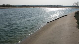 L’eau garantie par les réserves permet aux agriculteurs de développer des cultures à forte valeur ajoutée, plutôt que de grandes exploitations. L’eau garantie par les réserves permet aux agriculteurs de développer des cultures à forte valeur ajoutée, plutôt que de grandes exploitations.