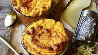 Soufflés à la carotte, au cumin et au cantal.