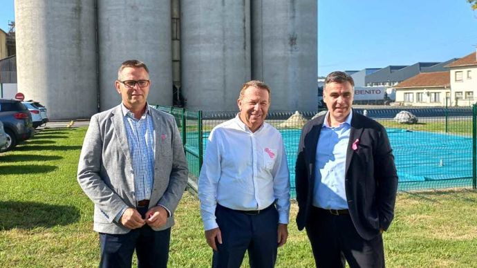 De gauche à droite, Christophe Congues, président d'Euralis, Philippe Manry, DG de Sanders, et Laurent Dubain, président de Sanders Euralis, ont célébré, jeudi 12 octobre à Lons (Pyrénées-Atlantiques), les dix ans de la coentreprise d'Avril et d'Euralis.