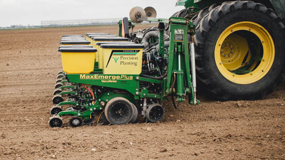 Surpasser vos limites agronomiques et mécaniques avec Precision Planting ! Surpasser vos limites agronomiques et mécaniques avec Precision Planting !