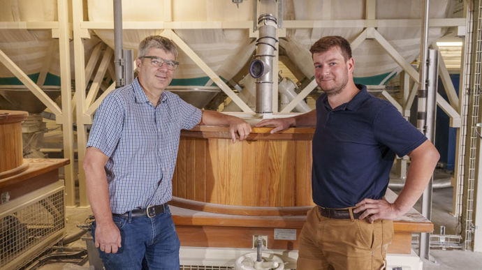 Continuer de développer un outil entièrement adapté aux spécificités de la bio est la ligne directrice de Frédéric Goy, directeur de Biocer (à gauche), et de Christian Jacob, son président.