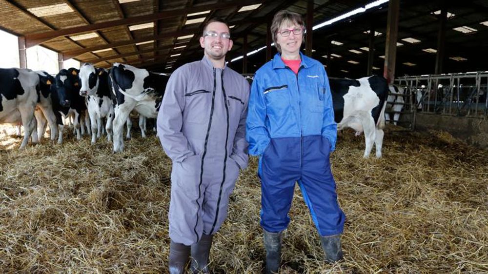 Damien Crouet a été engagé en 2016 par un groupement d’employeurs, dont la gestion est assurée par l’exploitante Dominique Bailly. ©Jean-Charles Gutner/GFA