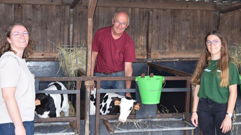 À l’issue de son apprentissage chez Franck Rabouan, Léa Véjux a été embauchée par le service de remplacement en CDI (de gauche à droite : Flavie Gobin, Franck Rabouan et Léa Véjux). © Anne Mabire