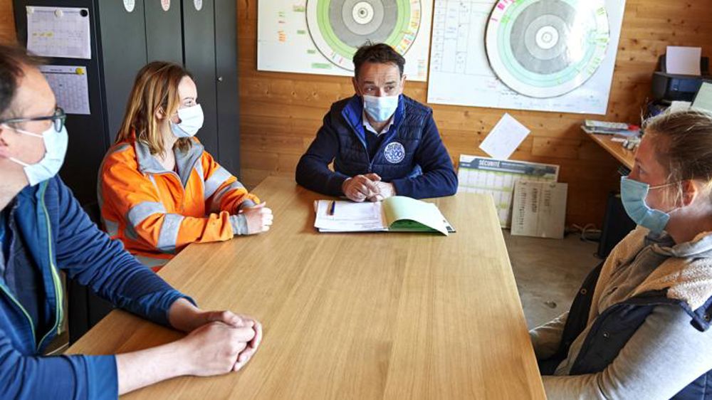 Le secteur agricole, qui peine à attirer et à fidéliser sa main-d’œuvre, doit prendre conscience de l’importance de la qualité de vie au travail des salariés, selon Pascaline Bellier de Fromont, juriste à la FRSEA de la Normandie. (Photo d’illustration) © Thierry Pasquet