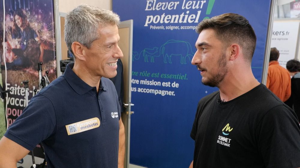 Louis Debard s’intéresse à la vaccination au Sommet de l’élevage