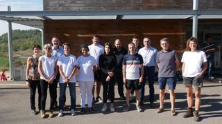 Le 13 octobre à La Roque, salariés du service de remplacement de l'Aveyron et stagiaires tirent le bilan de 10 jours de travail commun. Le 13 octobre à La Roque, salariés du service de remplacement de l'Aveyron et stagiaires tirent le bilan de 10 jours de travail commun.