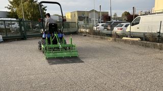 Le désherbeur mécanique DMC, attelé trois points, est proposé au catalogue du constructeur français Cornu.